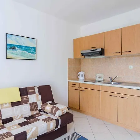 In With One-bedroom 1 *